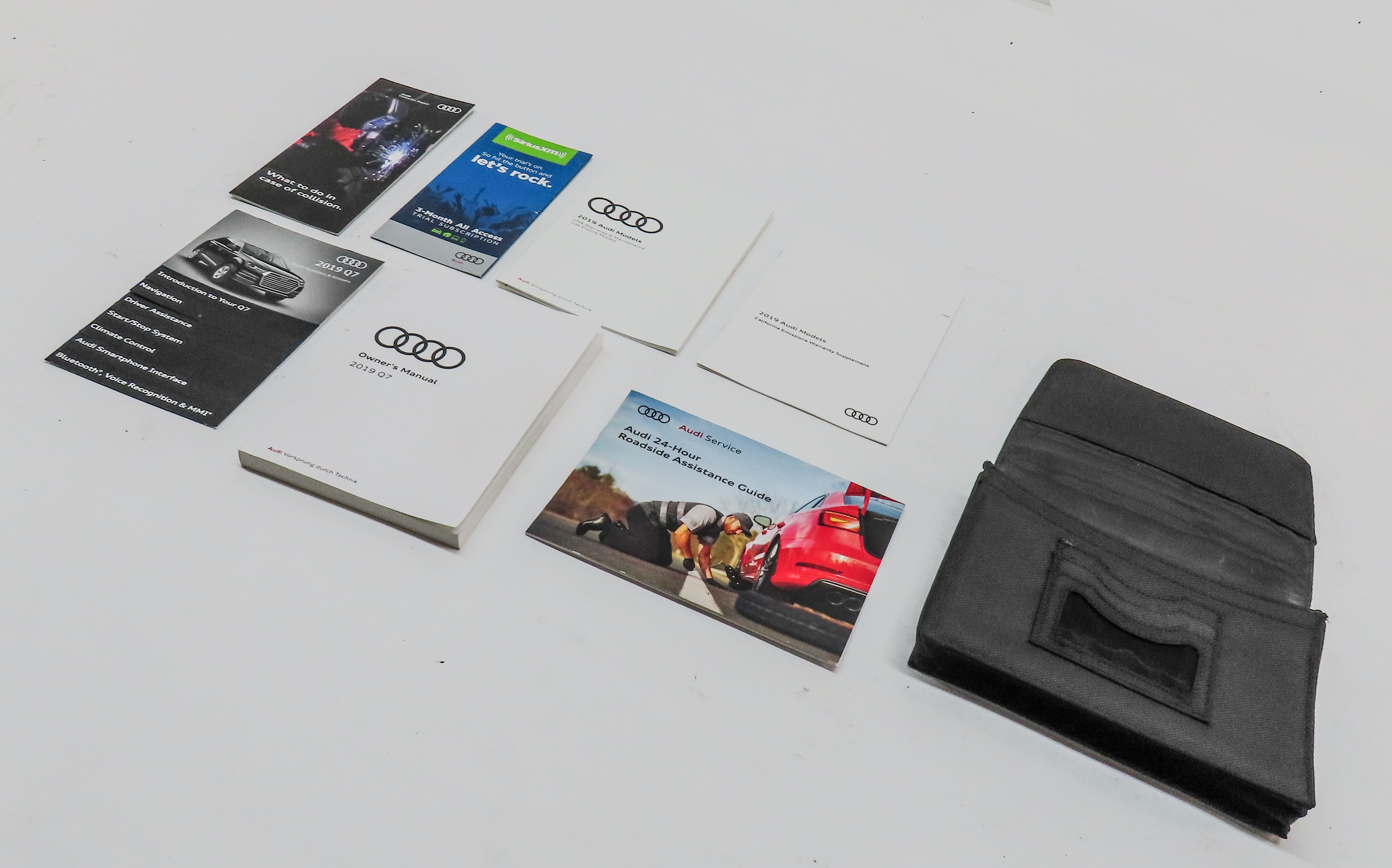 2019 AUDI Q7 (4M) OWNERS MANUAL LITERATURE BOOKLET SERVICE GUIDE SET w/ CASE — exact item pictured
